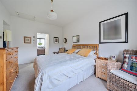 Ermebridge Bed 1 bl..jpg