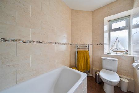 Ermebridge Bathroom.jpg