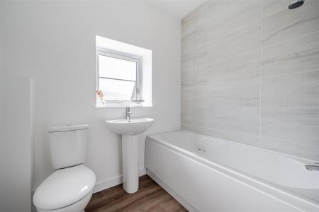 Fernmead Bathroom.jpg