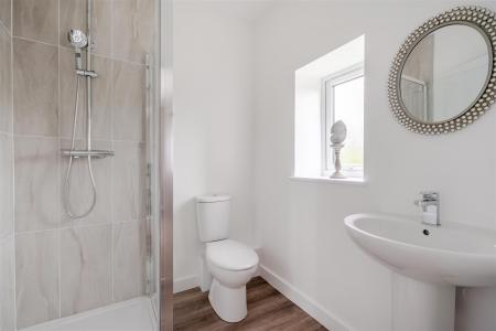 Fernmead Ensuite.jpg