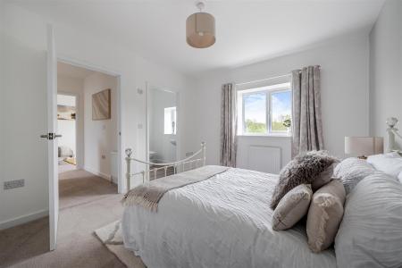 Fernmead Bed 1 Ensuite.jpg