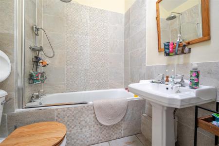 Holly 26 Bathroom.jpg
