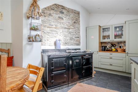 Holly 26 Kitchen.jpg