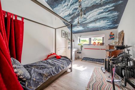 Swoop Bed 3.jpg