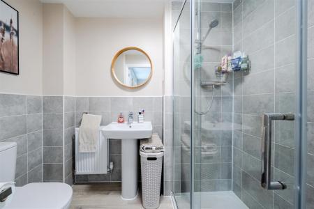 Shortlands Ensuite.JPG