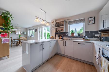 Shortlands Kitchen Dining..JPG