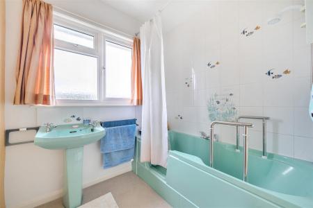 Clobells Bathroom.jpg