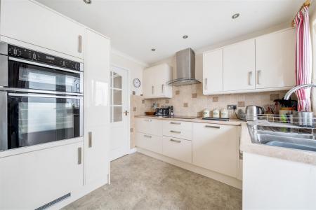 Longlands Kitchen.jpg
