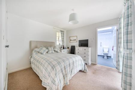 Longlands Bed 1 Wet Room.jpg