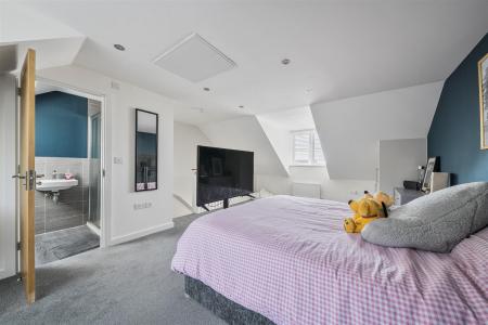 Hazel Bed 1..jpg