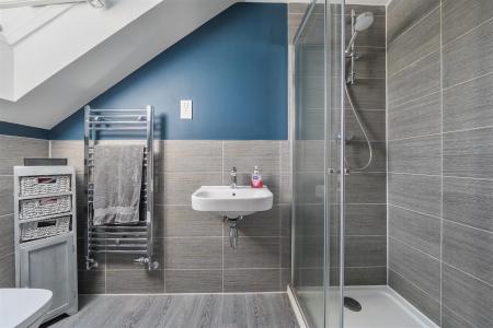 Hazel Ensuite.jpg