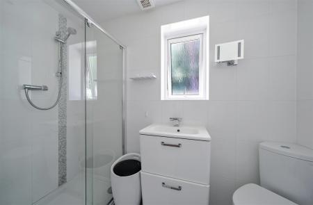 East H Annexe Ensuite.jpg