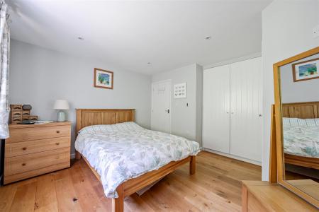 East H Annexe Bed 6..jpg