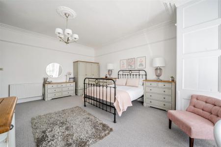 East H Bed1..jpg