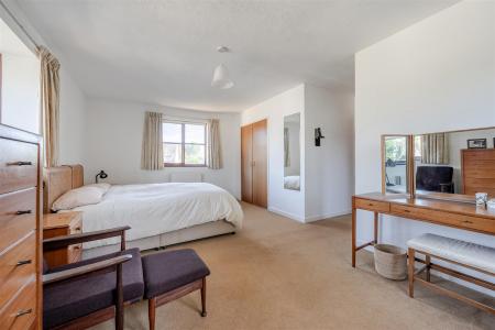 White House Bed 1.jpg