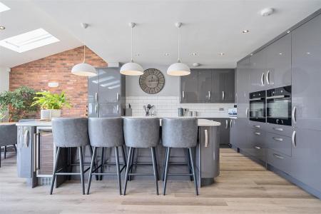 Open Plan Kitchen / Dining / Living Room