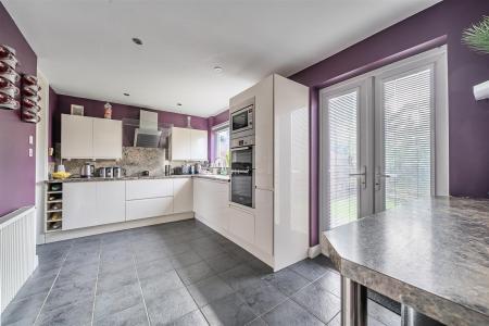 Kitchen / Breakfast Room