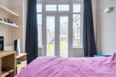 Dining Room/Bedroom 5