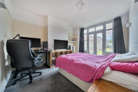 Dining Room/Bedroom 5