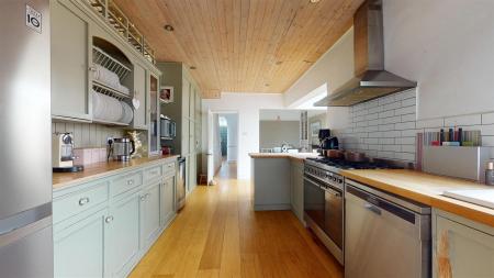 Kitchen/Breakfast Area