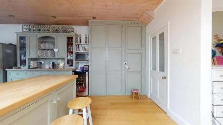 Kitchen/Breakfast Area