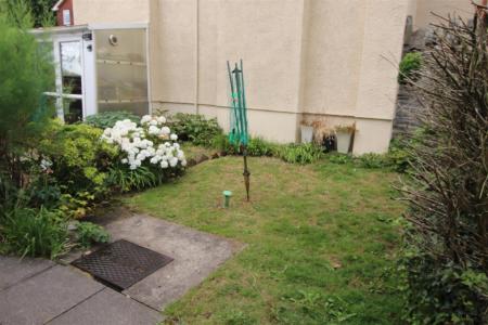 flat 2 cyncoed house garden.jpg