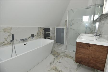 En-Suite Bathroom