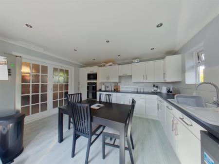 Kitchen Pic (16).jpg