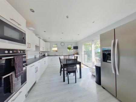 Kitchen Pic (15).jpg