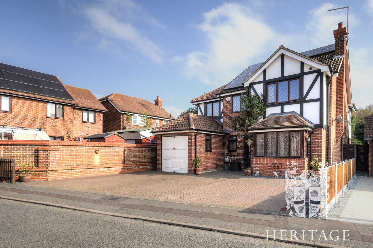 5 bedroom Detached house for sale in Stable Close, Stanway