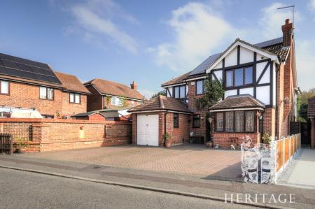 Stable Close, Stanway