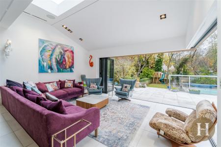 Hadleigh Estate Agents-55.jpg