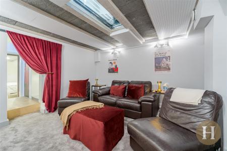 Hadleigh Estate Agents-2.jpg