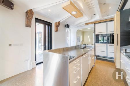 Hadleigh Estate Agents-26.jpg