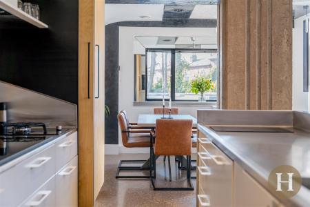 Hadleigh Estate Agents-35.jpg