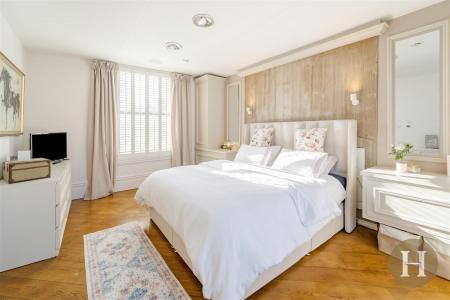 Hadleigh Estate Agents-64.jpg