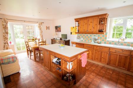 Kitchen/Breakfast Room