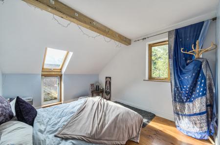 1347897-7-68bb130...