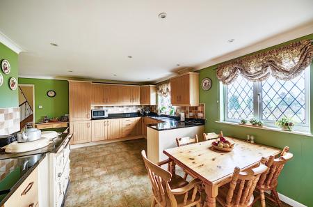 Kitchen/Dining