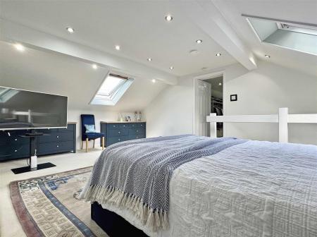 Master Bedroom b.jpg