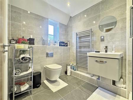 En-Suite To Master Bedroom (b).jpg