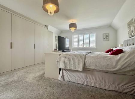 Master Bedroom (b).jpg