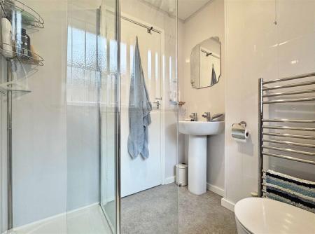 Shower Room b.jpg