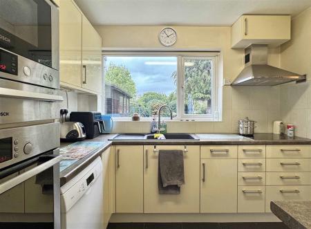 Kitchen b.jpg