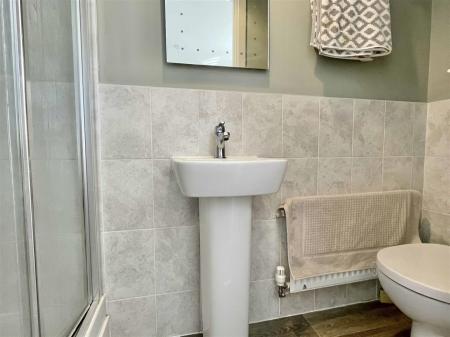 ensuite.jpg