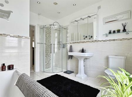 Bathroom c.jpg