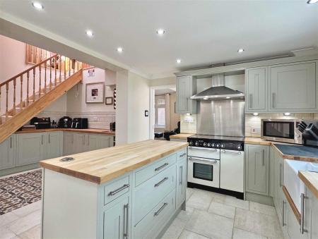 Kitchen c.jpg