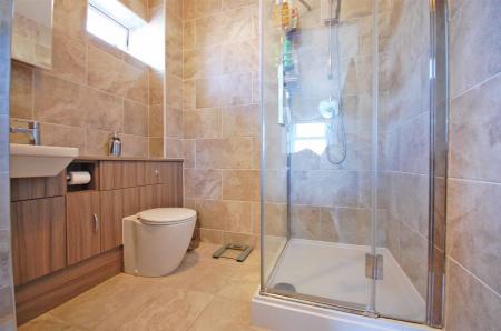 ensuite to master.jpg