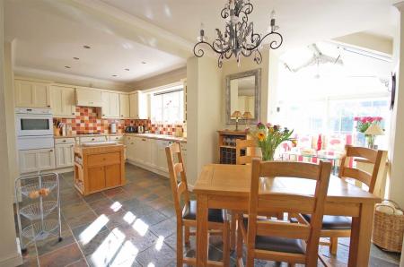 kitchen breakfast.jpg