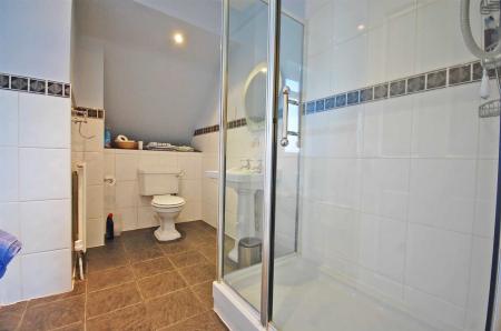 ensuite to master.jpg